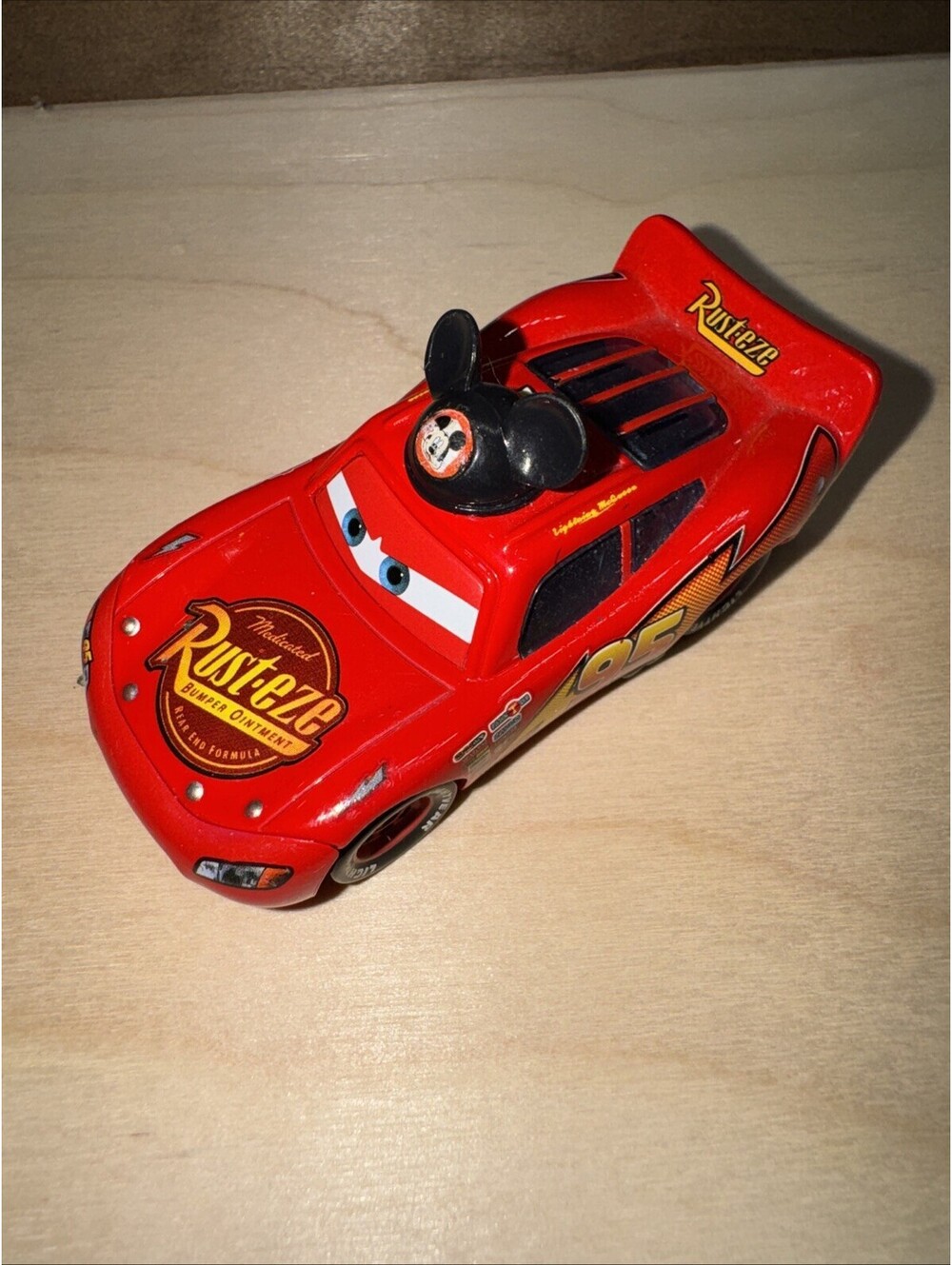 Disney Pixar Cars Mickey Mouse Hat Lightning McQueen Diecast Car Toy 1:55 Figure